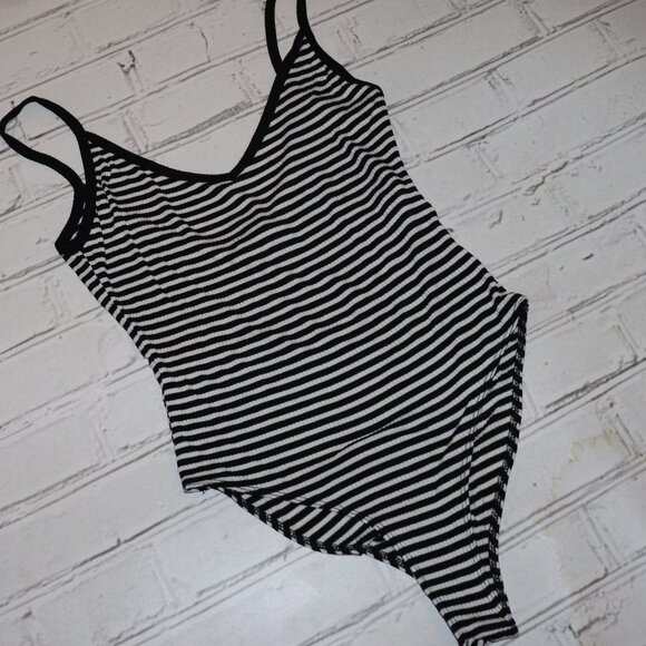 🖤🤍 Black & White Striped Bodysuit · Forever 21 · Size Small - Picture 1 of 5